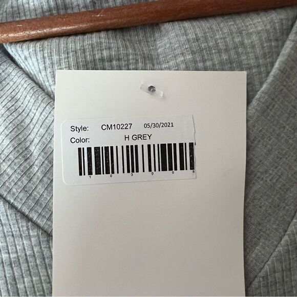 Gilli V-Neck Short Sleeve Romper - Picture 4 of 4